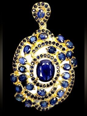 Visit……www.gemhouse.studio
Large Genuine Sapphire Pendant